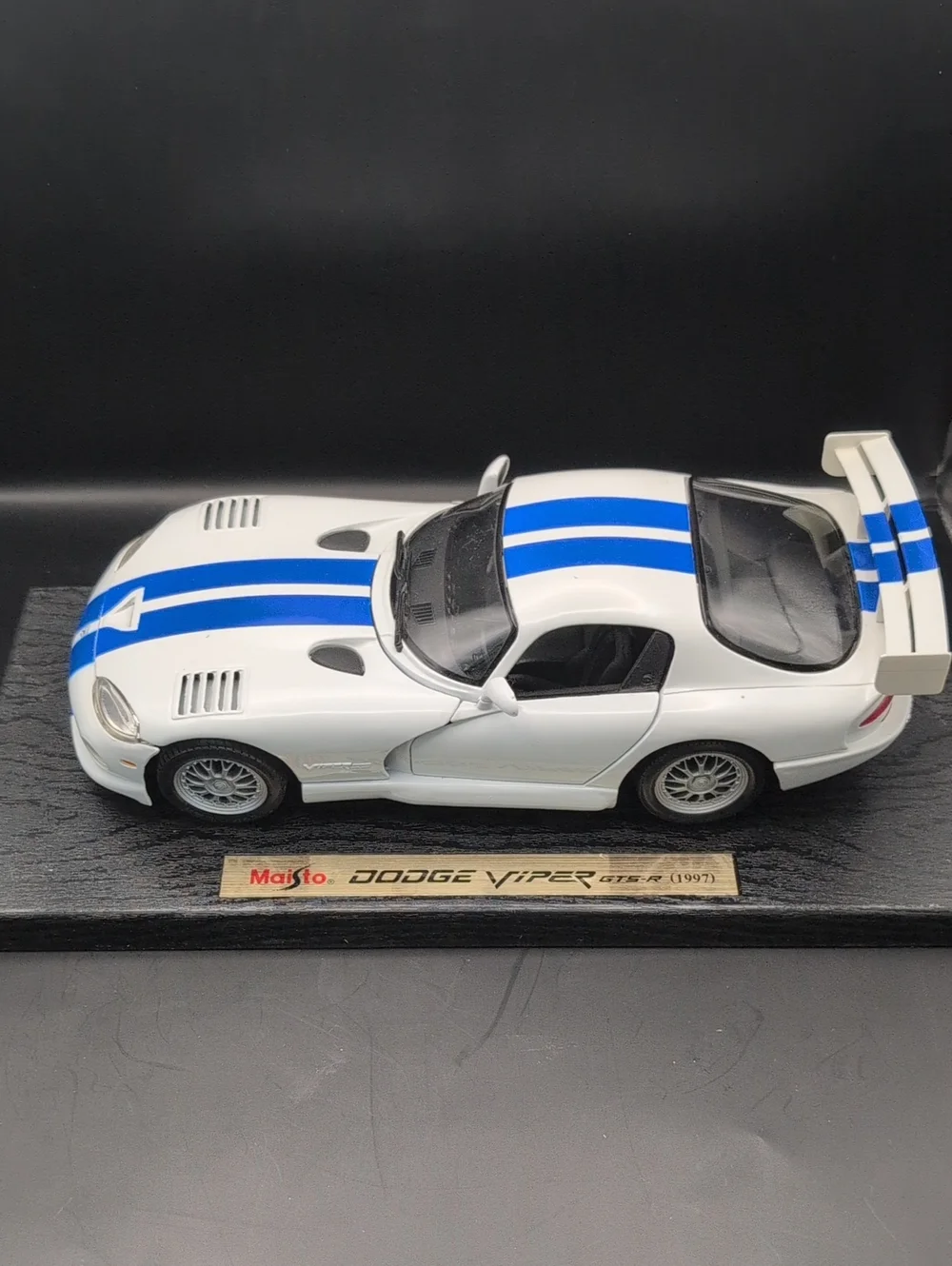 MAISTO Dodge Viper GTS-R 1997 Diecast Model White with Blue Stripes New in Box